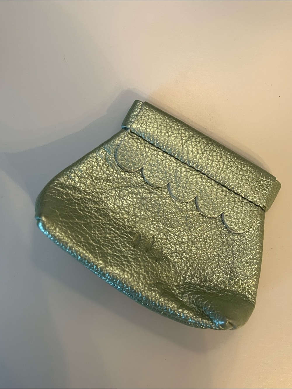 Portland Leather Goods Green Metallic Scallop Leather Coin Penny Pouch - Picture 3 of 9
